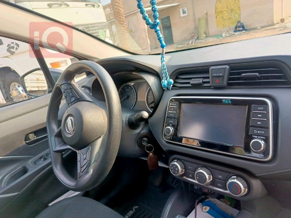 نيسان فيرسا